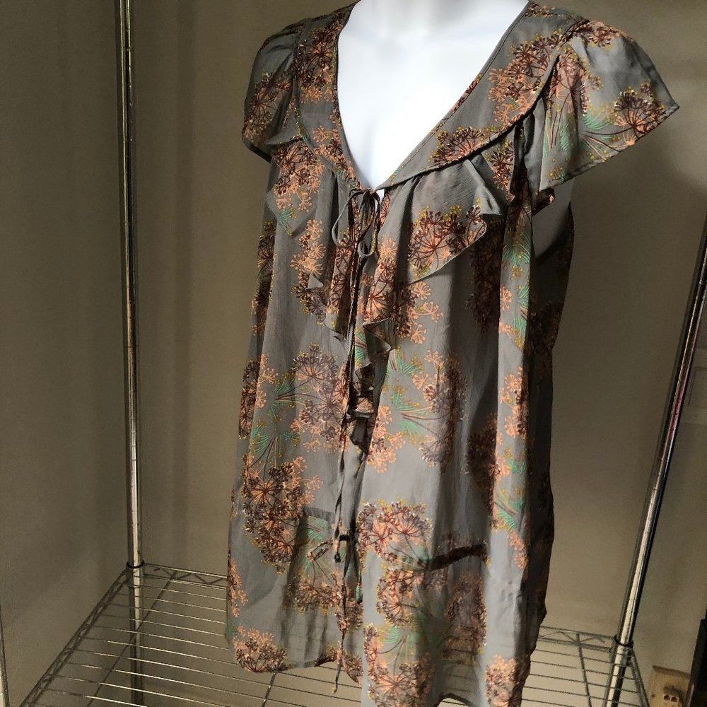 DANIEL RAINN grey floral tunic blouse